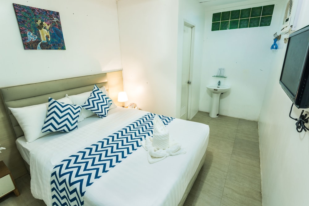 Grand Blue Beach Hotel 30/77