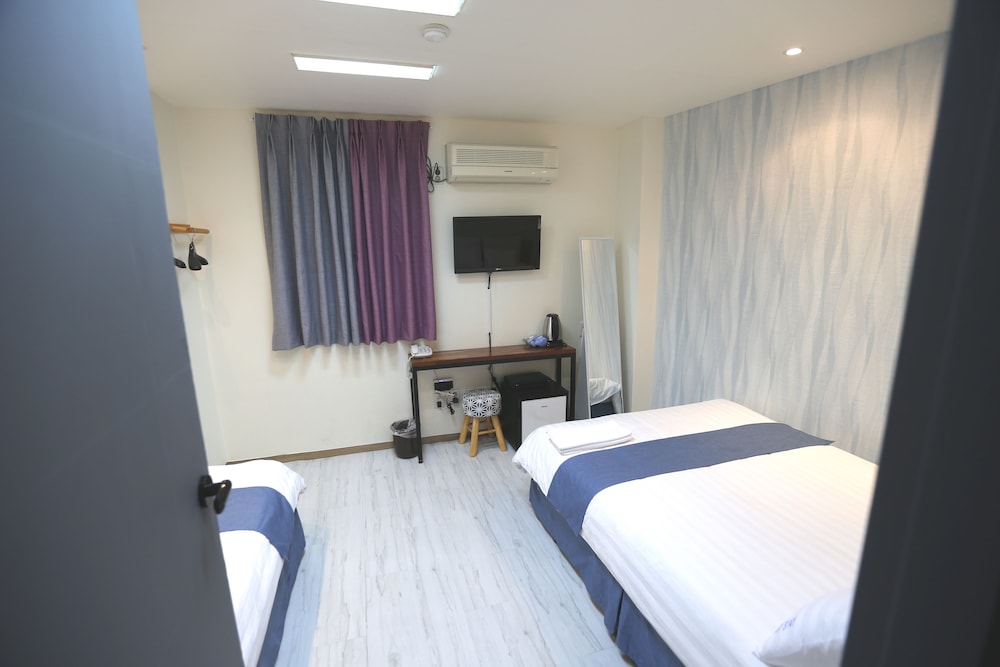 ROOM, TRIPLE
