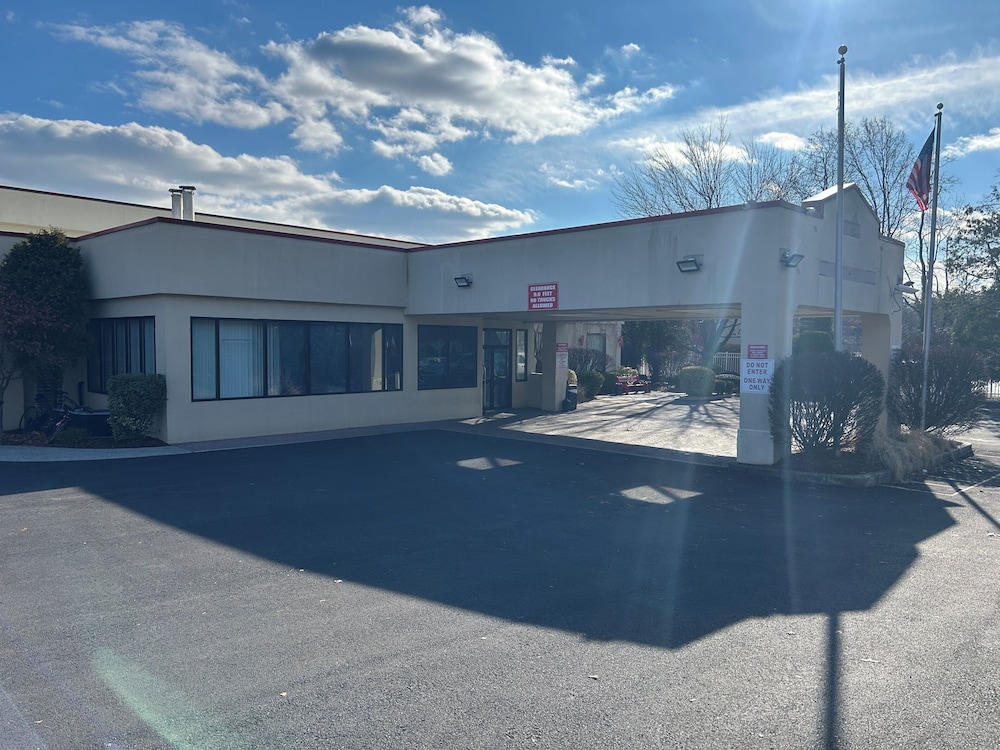 Hilltop Inn & Suites 13/15