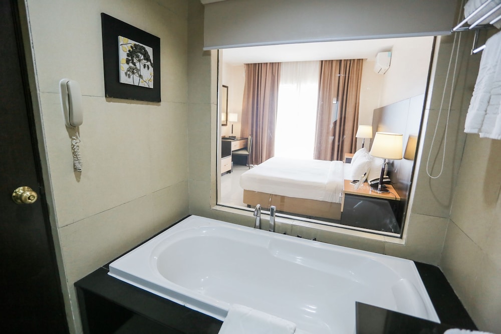 The Lake Hotel Tagaytay 44/44