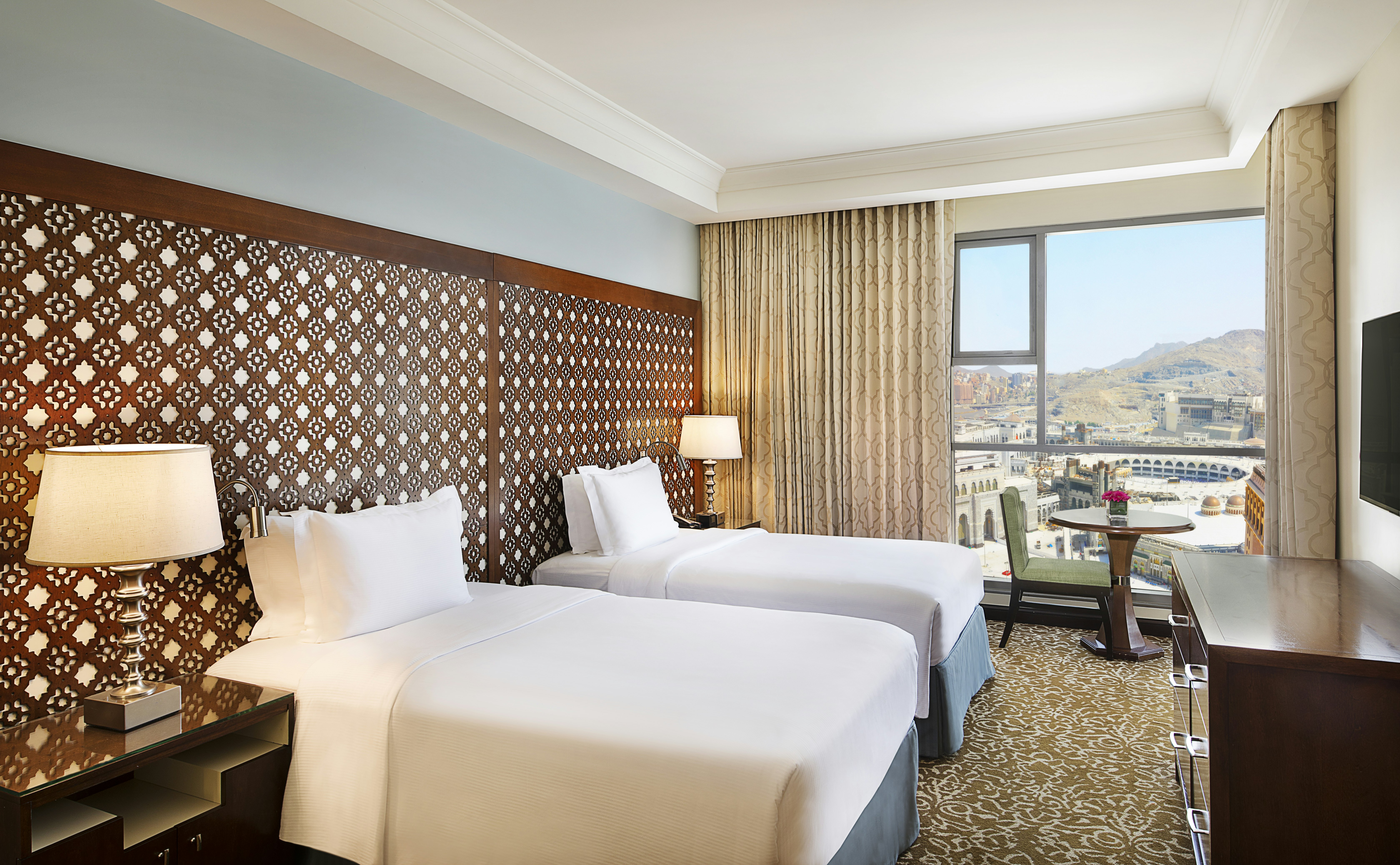 1 BEDROOM, SUITE, TWIN BEDS