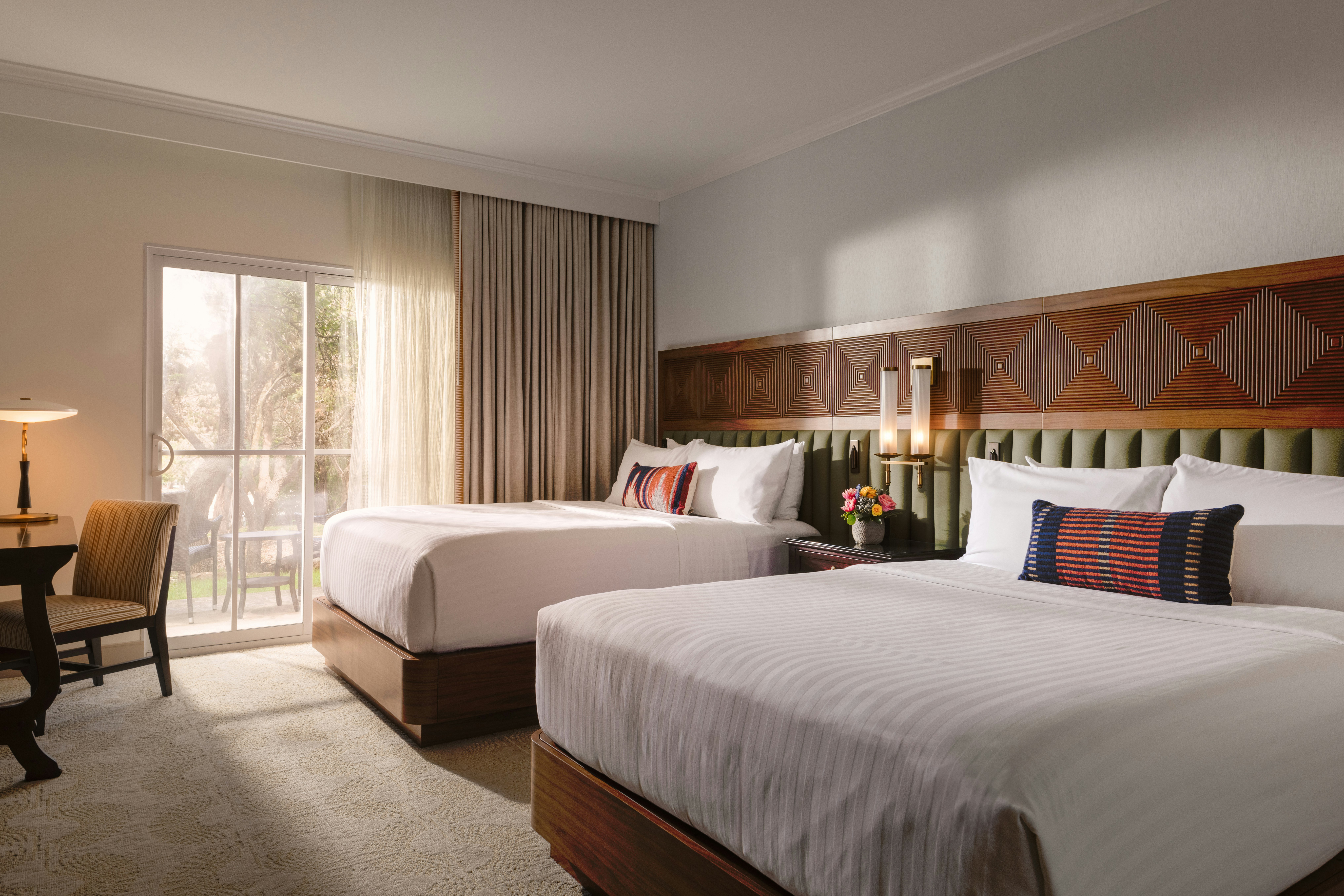 DELUXE, 2 QUEEN BEDS, CITY VIEW