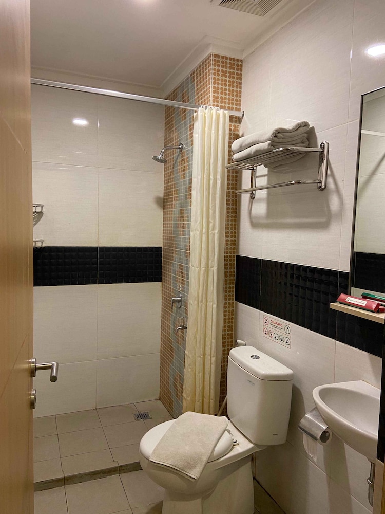 Green Red Hotel Syariah Jombang 72/73