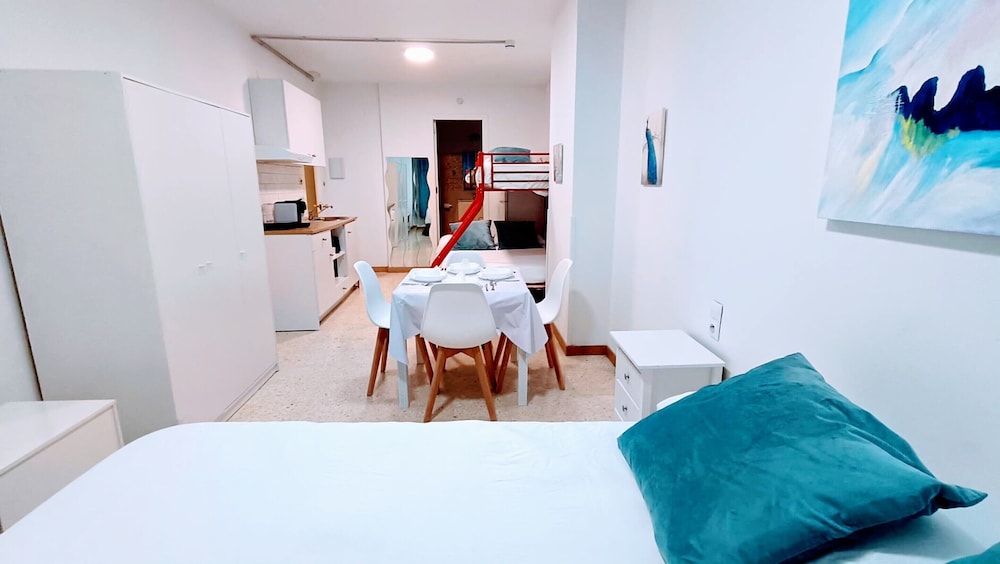 Hostal estudios 11/48