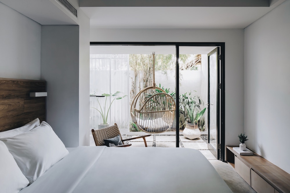 Lloyd's Inn Bali 7/64