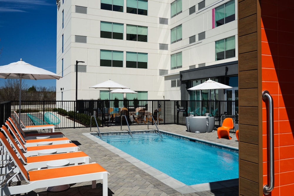 Aloft Knoxville West 3/59