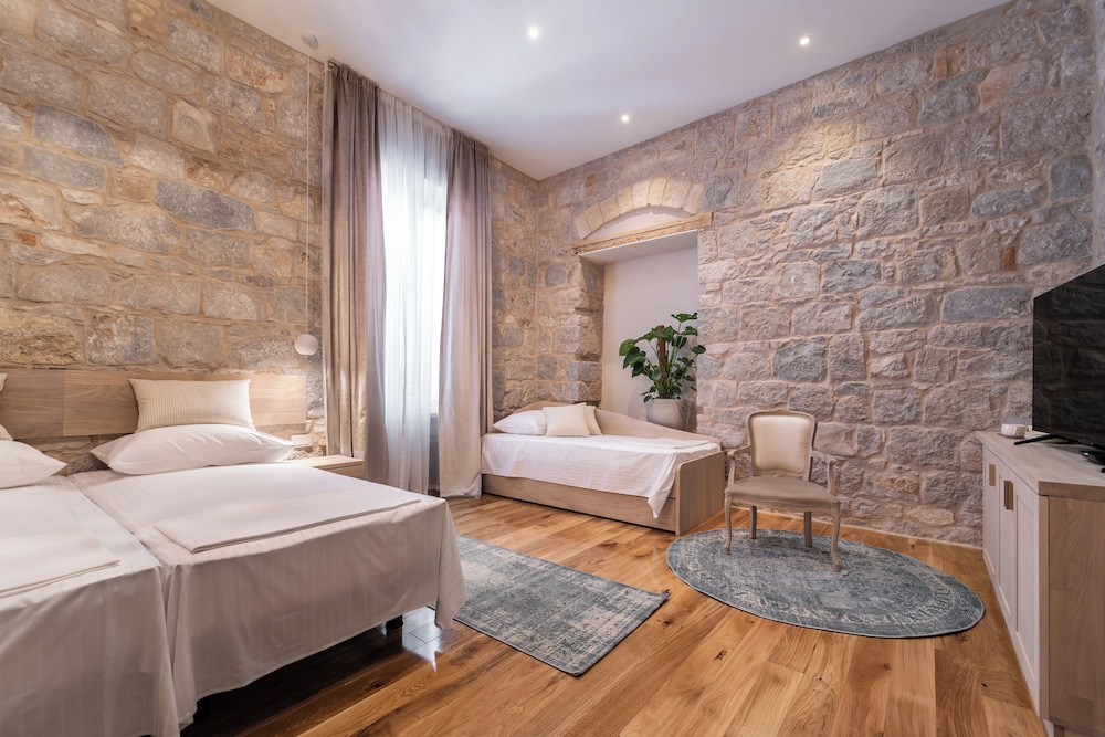 Tifani Luxury Rooms 28/50