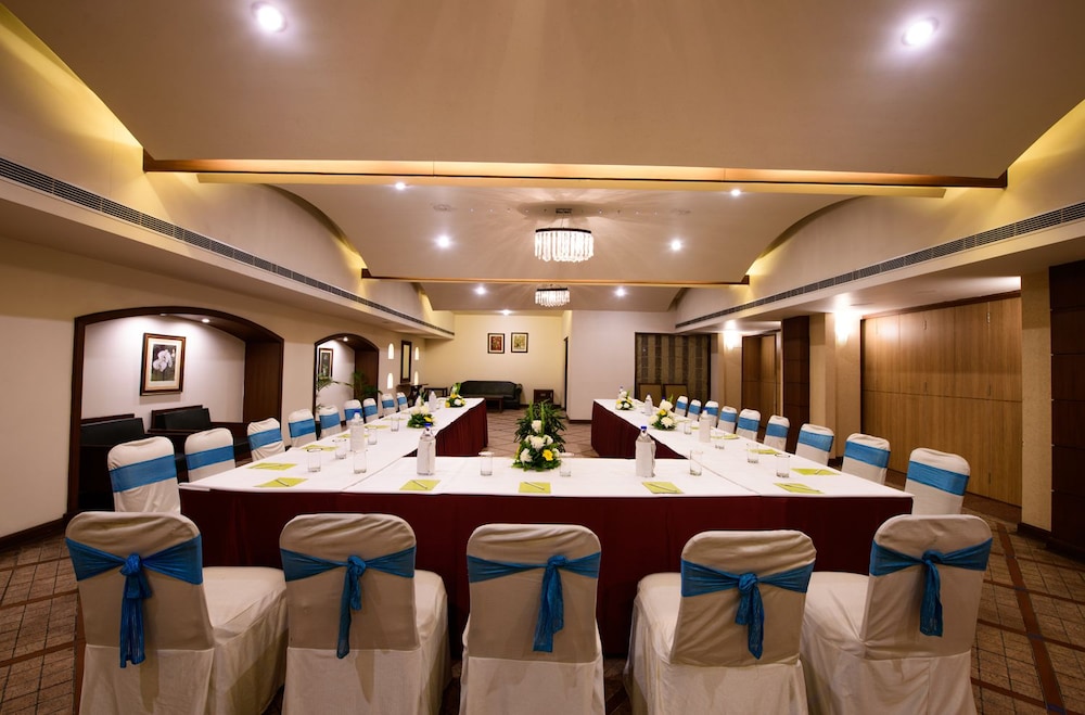 HOTEL MAJESTIC GRAND 15/18