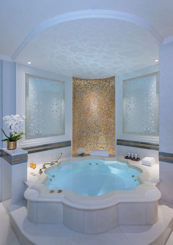 swimming pool spa