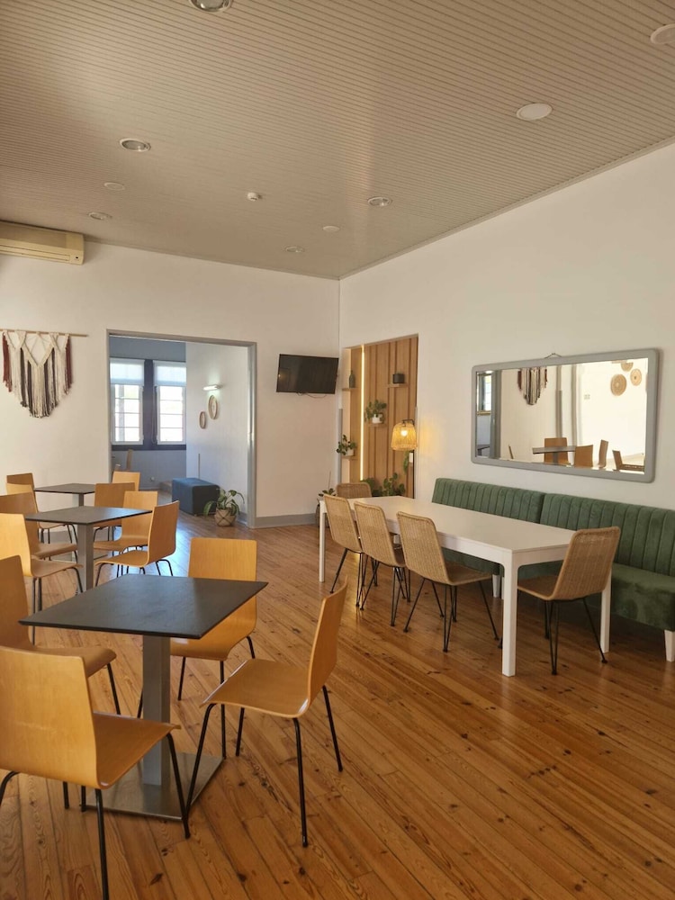 restaurant-cafeteria