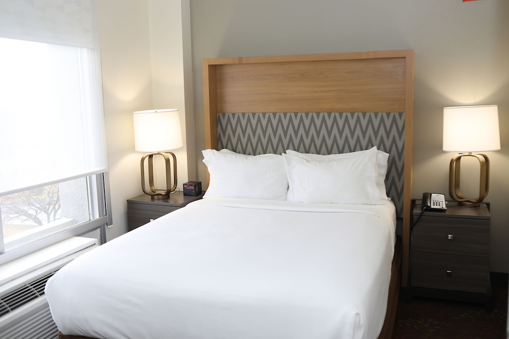 Holiday Inn Chicago O'Hare 26/71