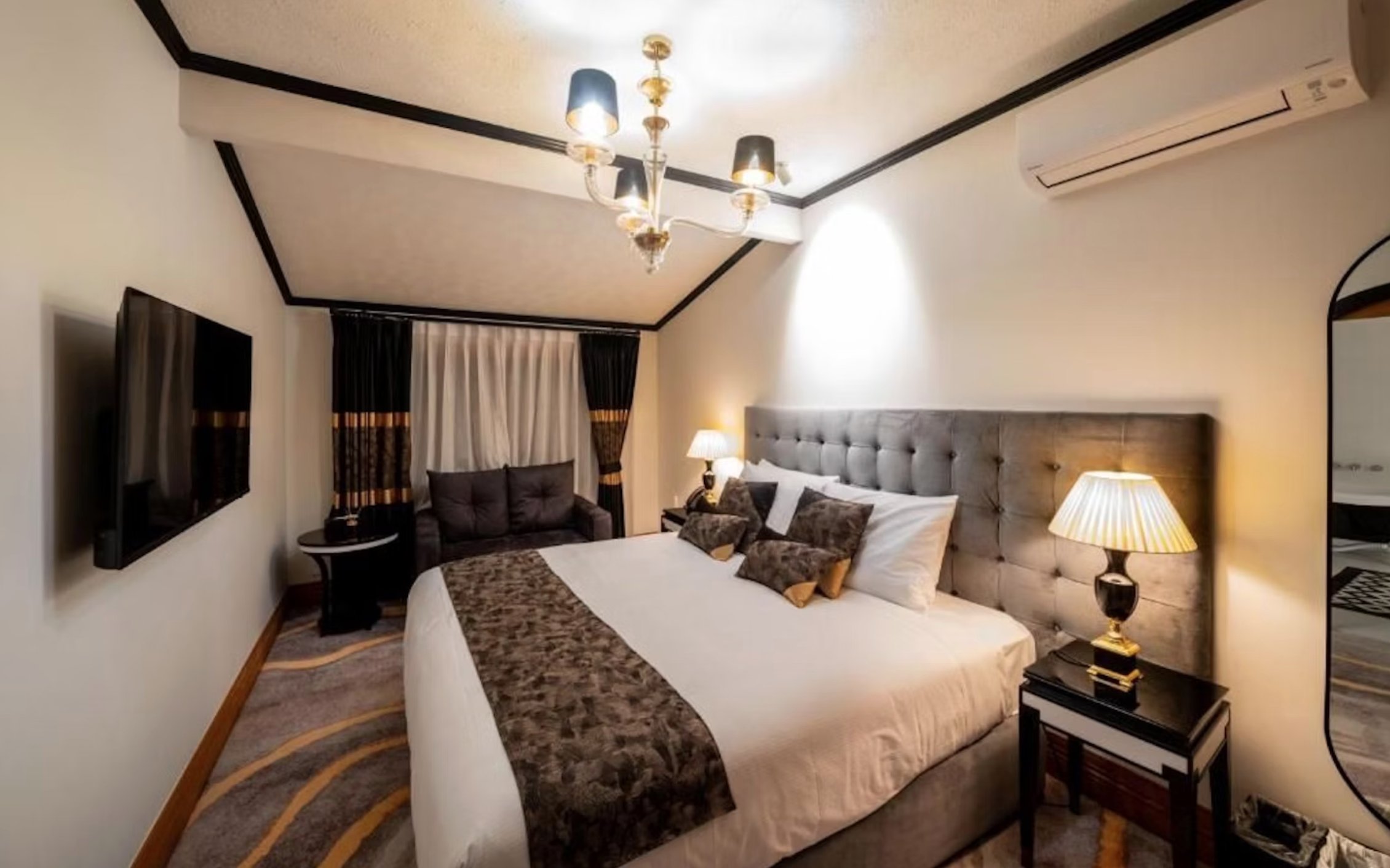 SUPERIOR, LODGE, KING BED