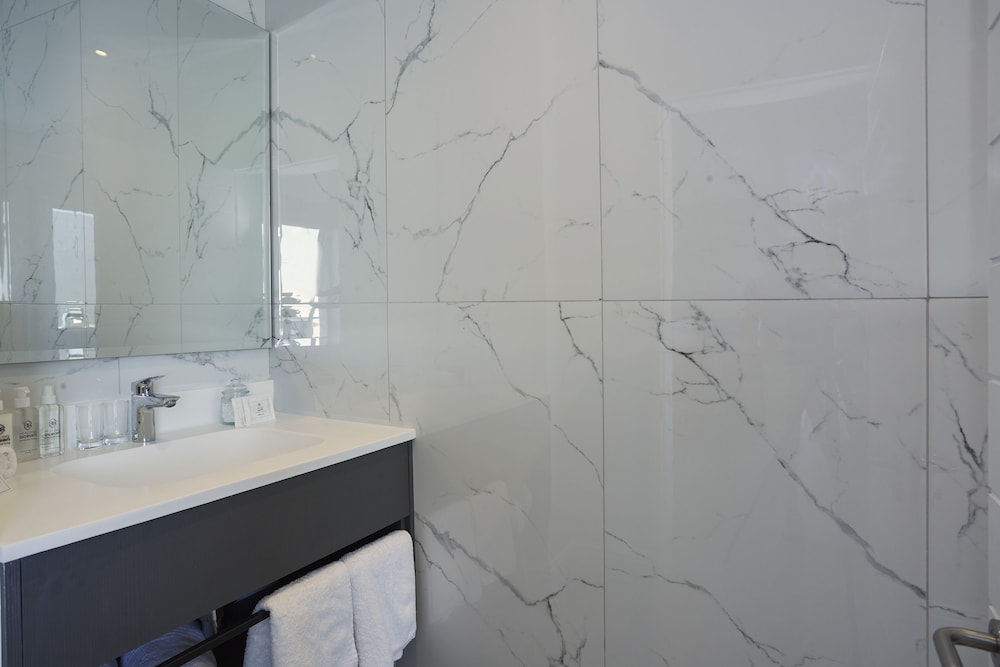 One Marine Drive Boutique Hotel 73/73