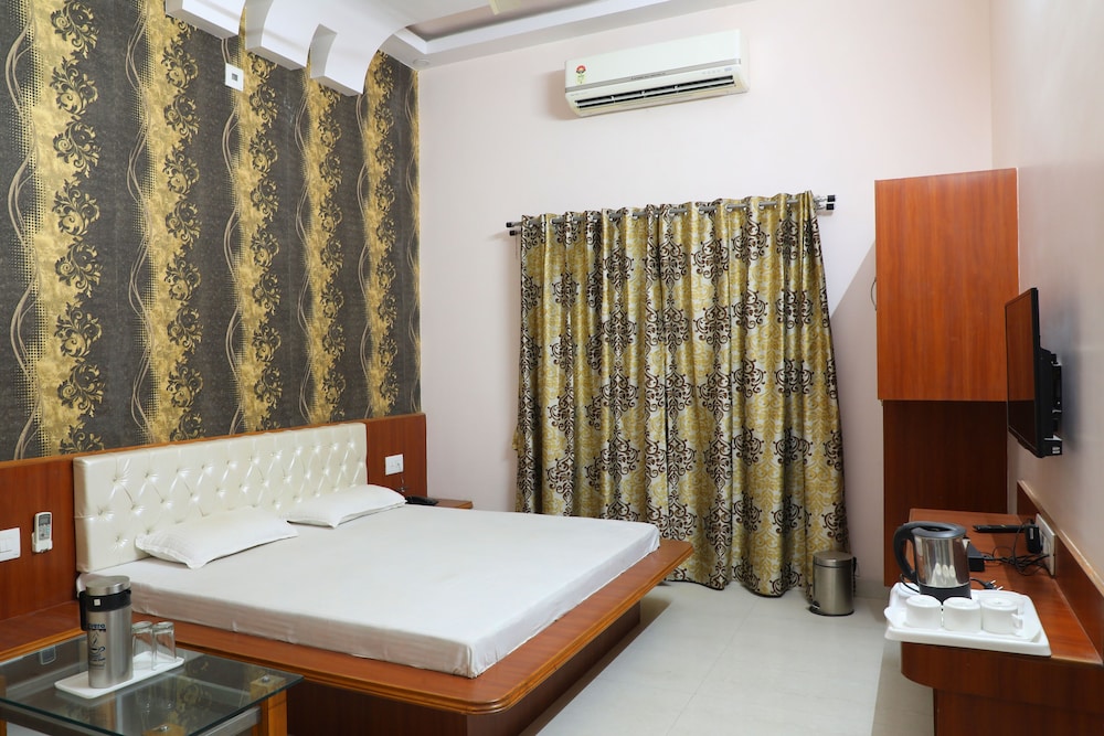Hotel Panigrahan 8/27