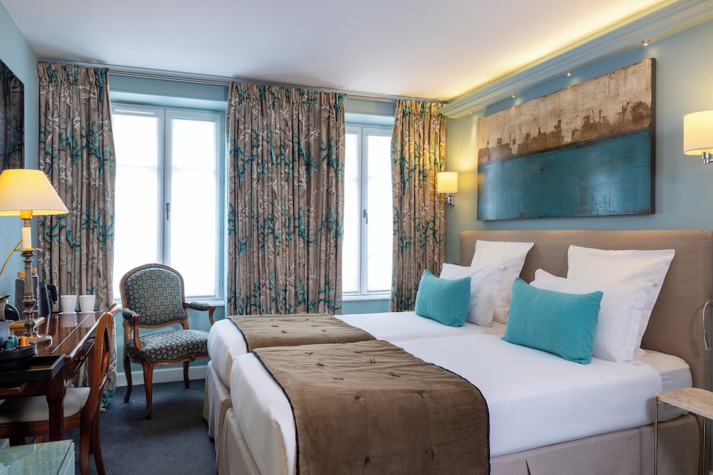 SUPERIOR, DOUBLE OR TWIN BED