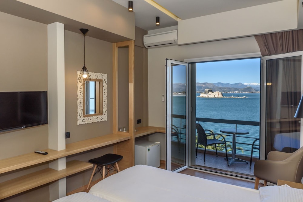 Agamemnon Hotel 41/67