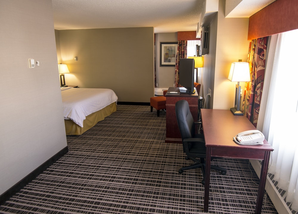 HOLIDAY INN EXPRESS RED DEER 50/68