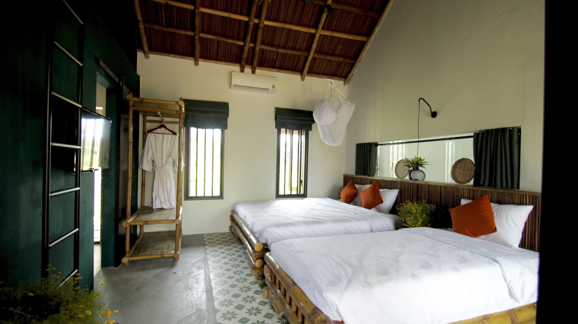 SUPERIOR, TWIN BEDS, GARDEN VIEW, BALCONY