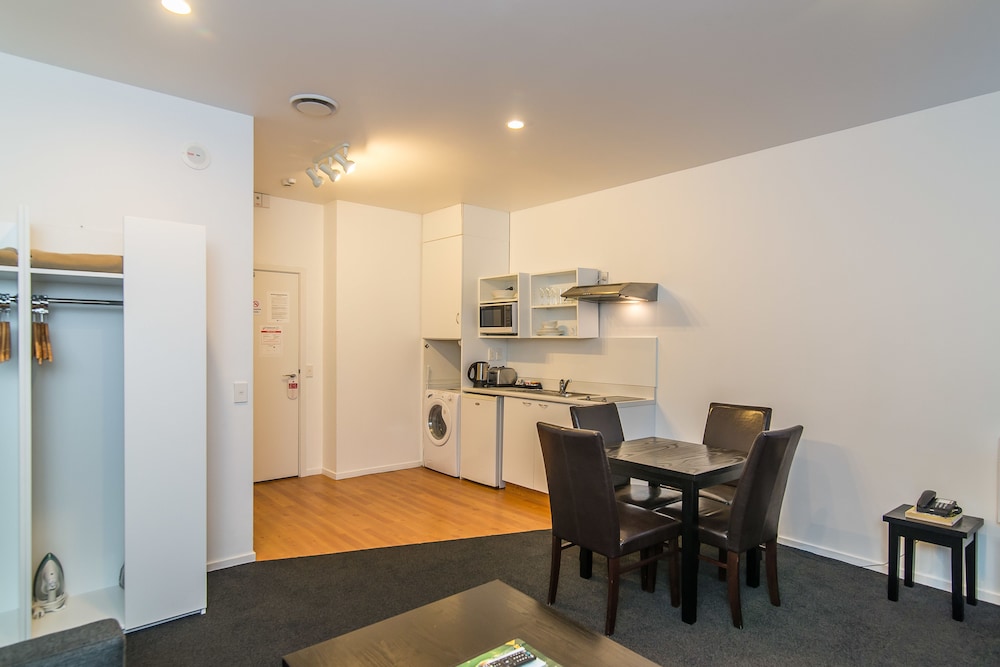 Gilmer Serviced Apartments 52/55