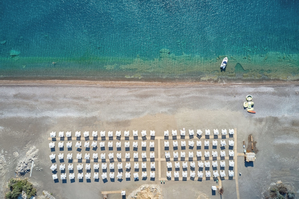 Gennadi Grand Resort in Lachania