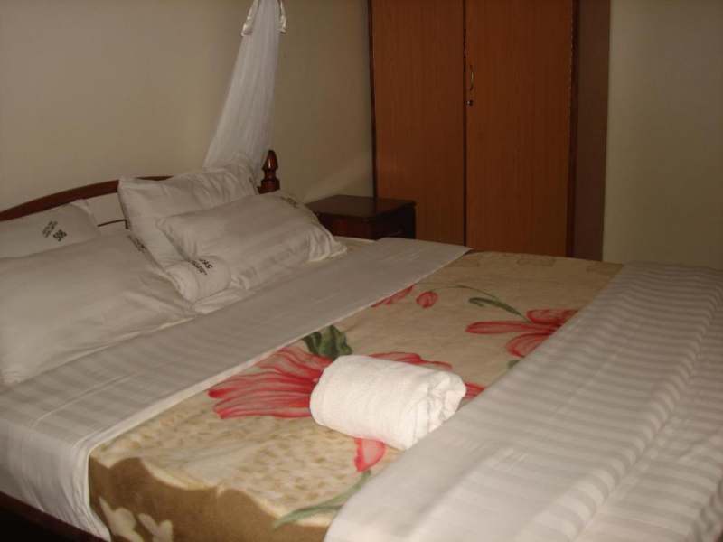 Acholi Inn 3/13