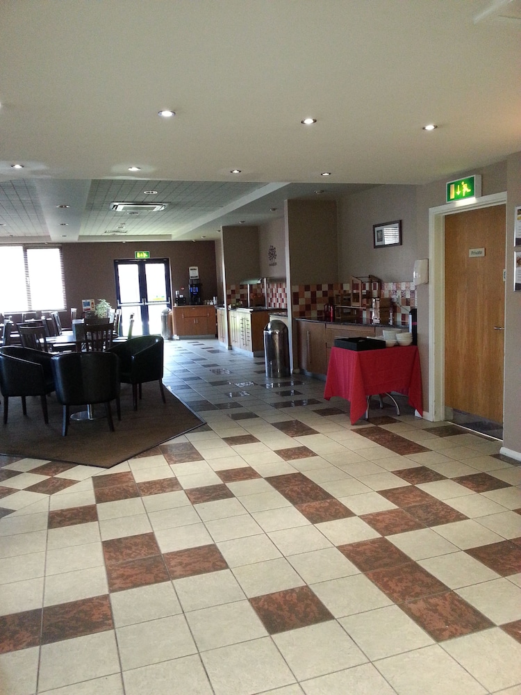 Chesterfield Centre Market Town 9/34