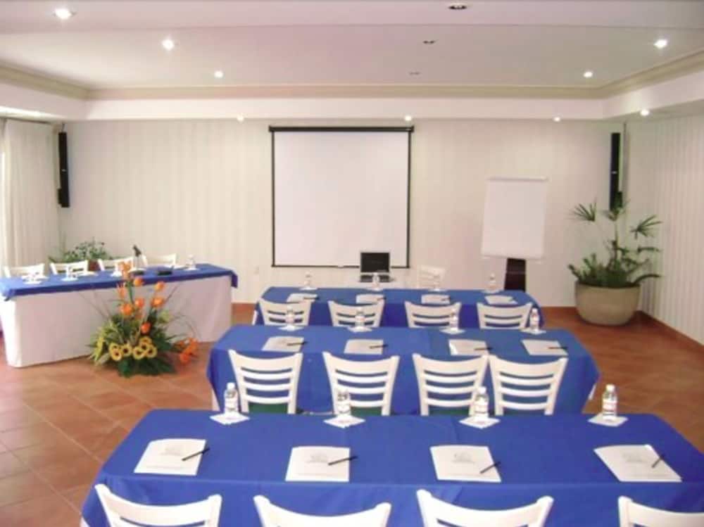 Excelaris Grand Resort Conventions & Spa 57/71