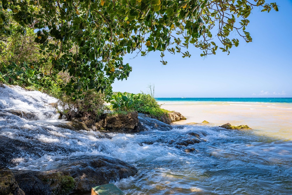 Sandals Dunn's River - Adults Only 82/89
