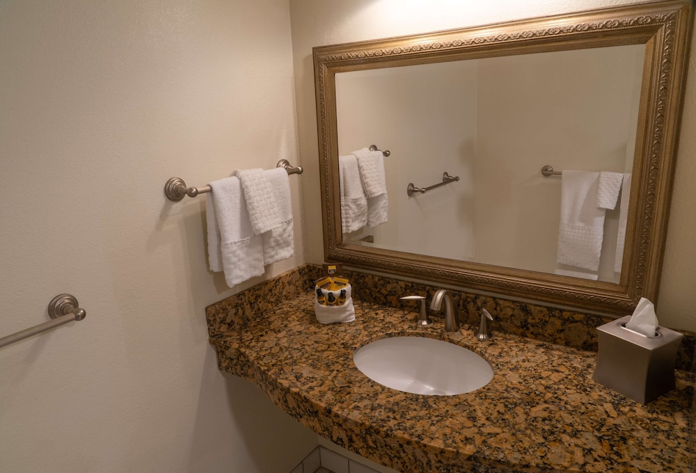 Best Western Plus Monterey Inn 17/46