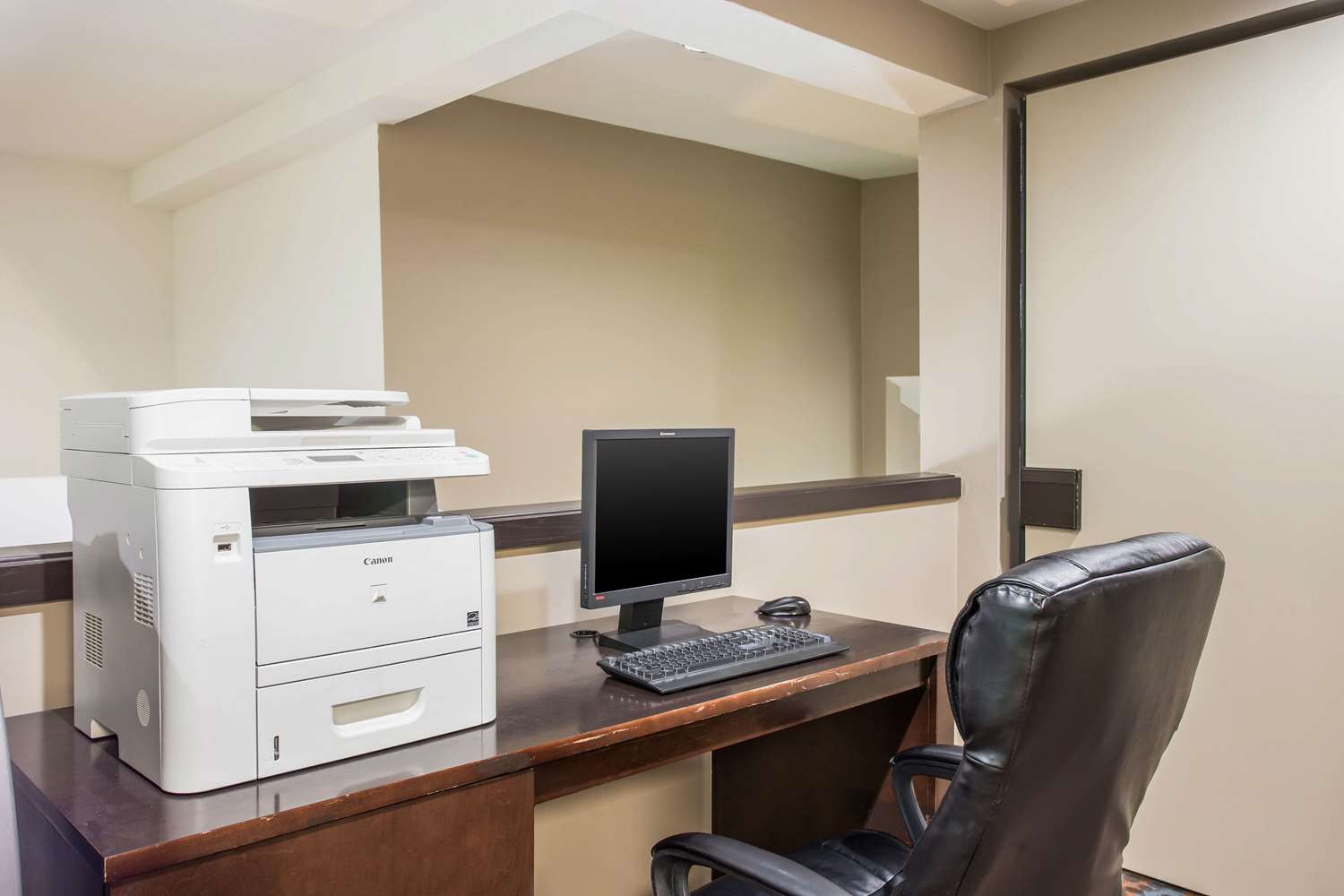 Quality Inn Kansas City International Airport 26/27