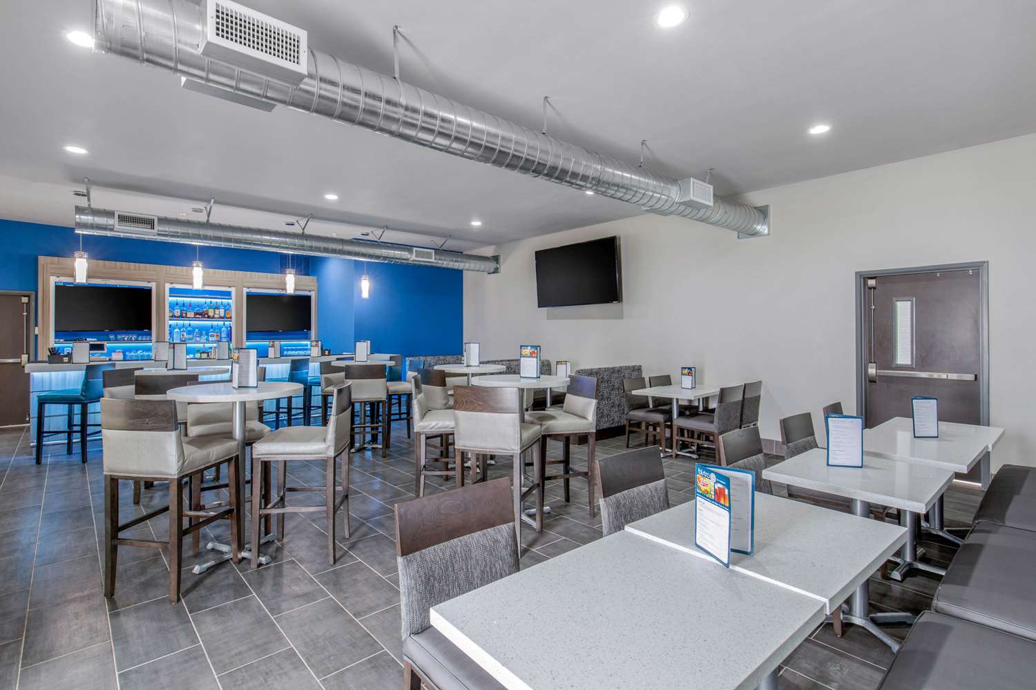 Clarion Inn & Suites Dfw North 43/49
