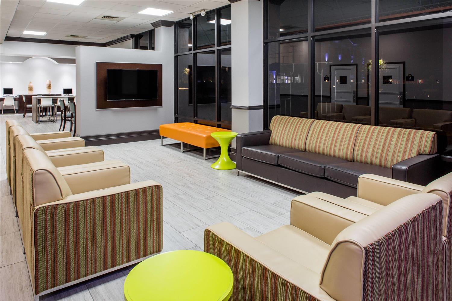 Days Inn & Suites by Wyndham Orlando Airport 15/28