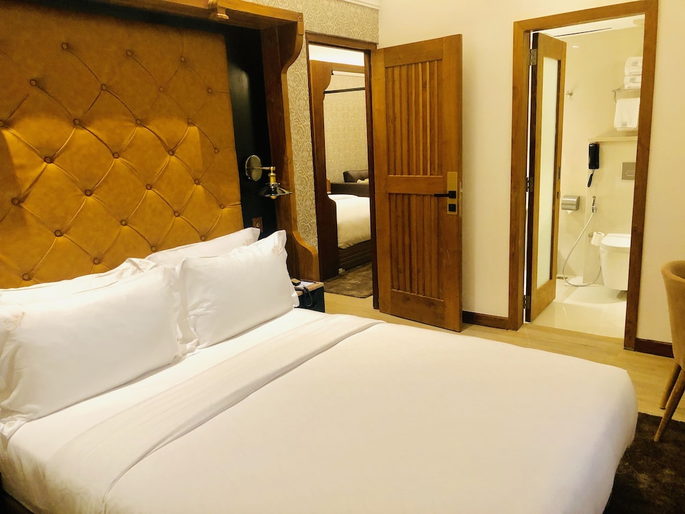 The Radh Hotel 13/66