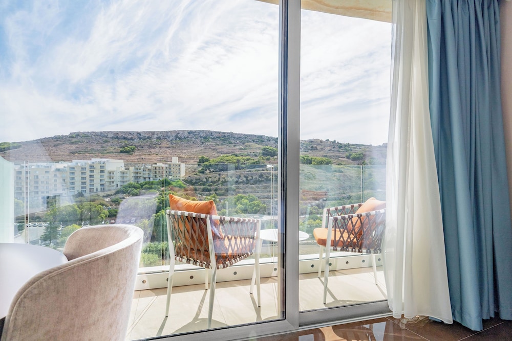 Reef Hotel & Spa 67/87