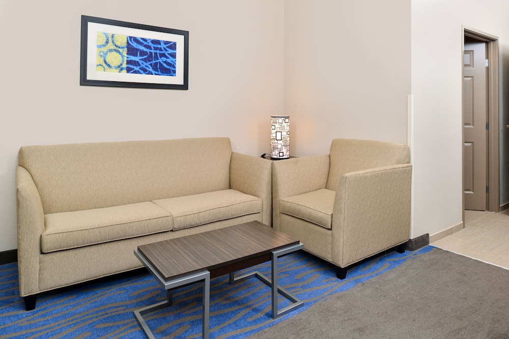 Holiday Inn Express Hotel & Suites St. Louis West-O Fallon 41/71