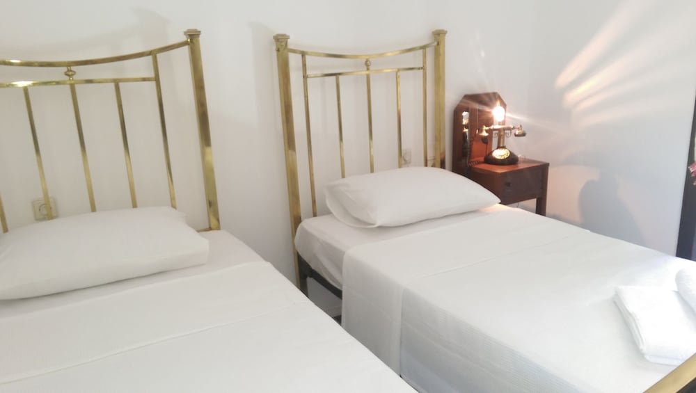 STANDARD, DOUBLE OR TWIN BED