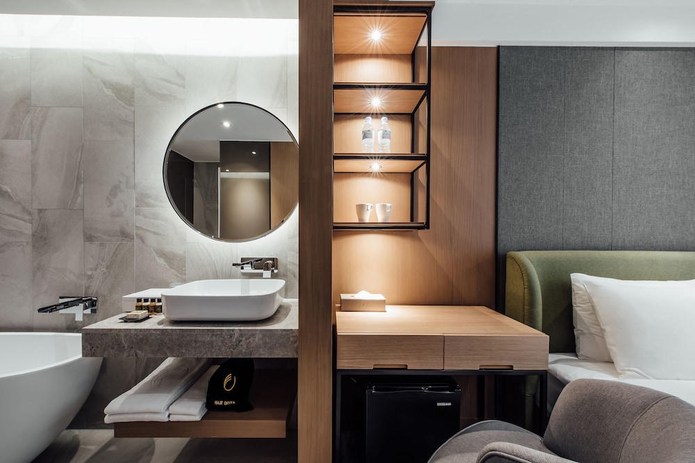 HARBOUR 10 HOTEL 51/69