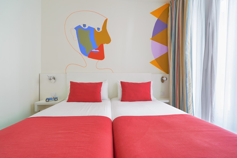 FAMILY, APARTMENT, 4 BEDS, 2 SOFA