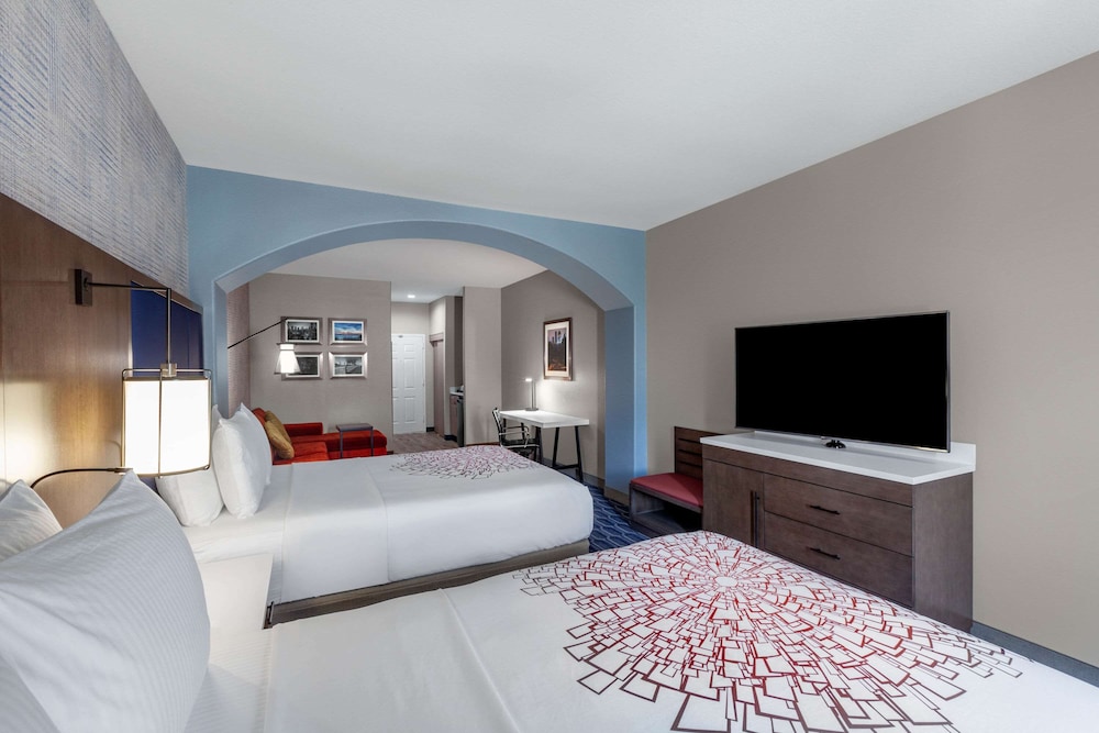 La Quinta Inn & Suites by Wyndham Houston Channelview 17/66
