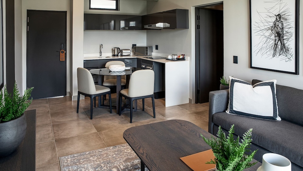 The Catalyst Hotel 33/42