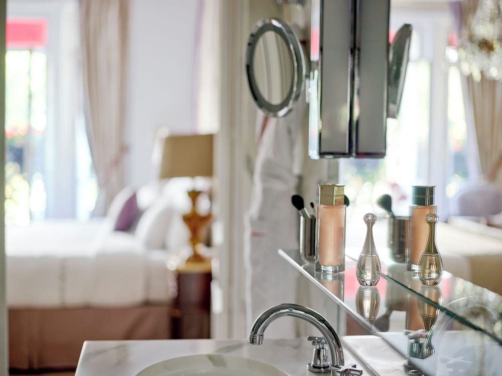 Hotel Plaza Athenee in PARIS