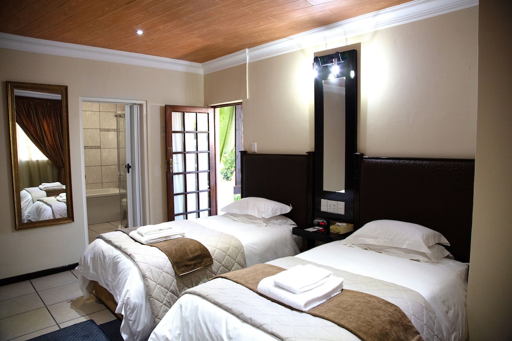 CLASSIC, TWIN BEDS, GARDEN VIEW, GARDEN AREA
