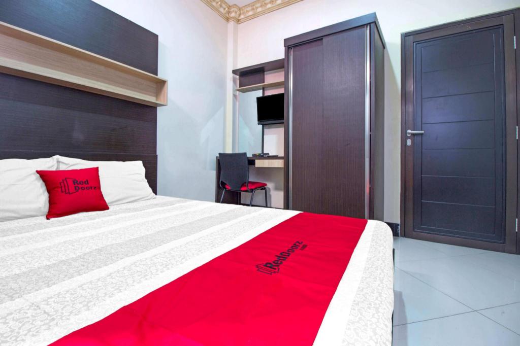 Reddoorz Plus Near Isola Upi 8/30