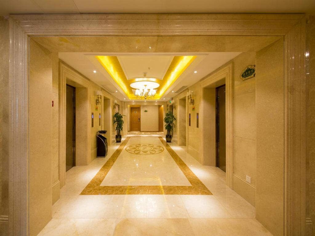 Vienna Hotel (Kunshan Qingyang North Road Wanda) 7/25