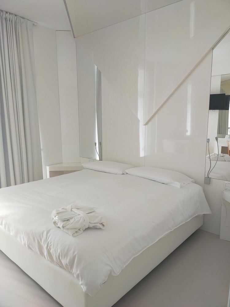 Hotel Excelsior Vasto 26/75