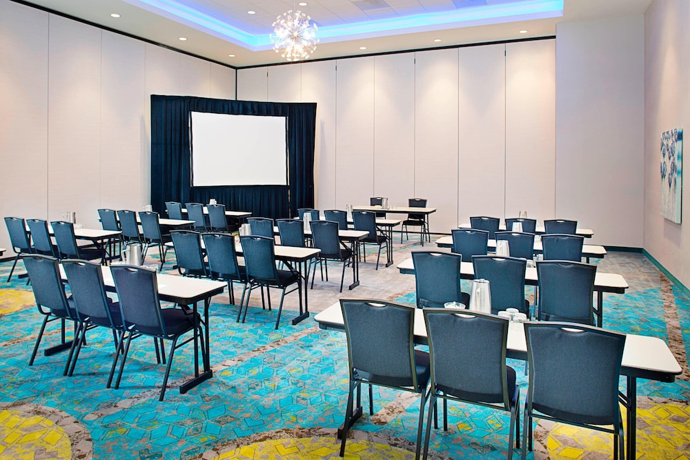 COURTYARD by MARRIOTT DALLAS CARROLLTON 34/49