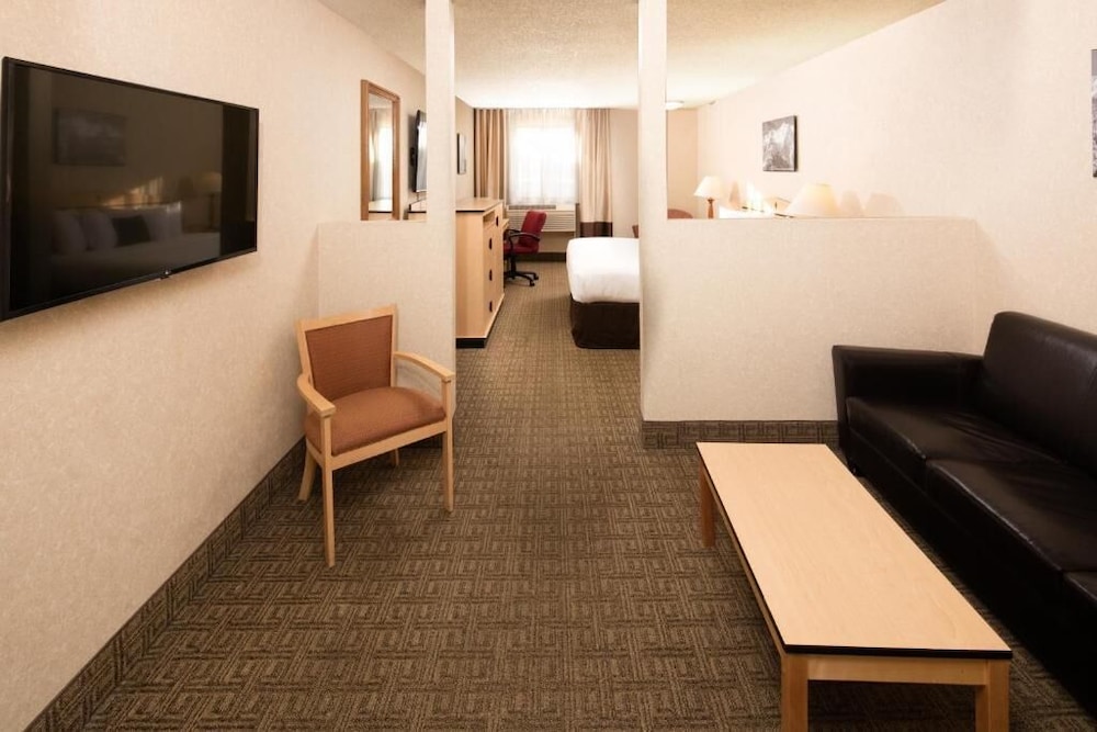SYLO Hotel Denver Airport, a Ramada by Wyndham 33/57
