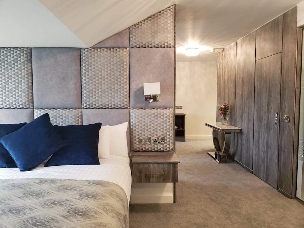 MILL PARK HOTEL 41/59