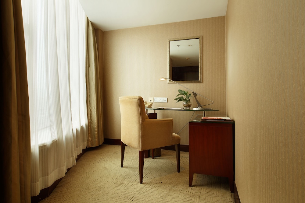 GRAND ROYAL HOTEL 22/24