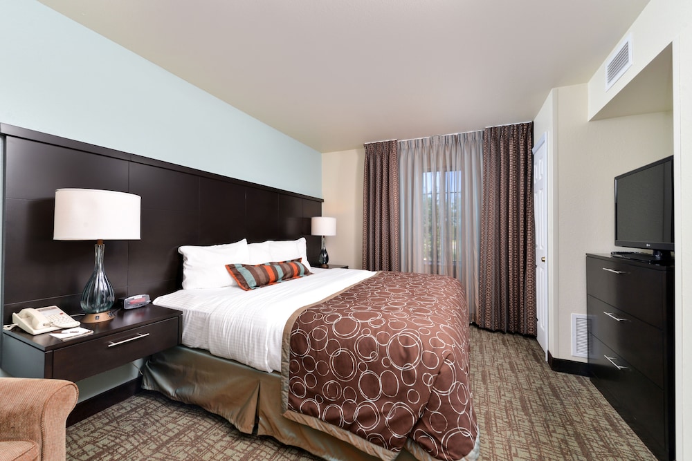 Staybridge Suites Sioux Falls At Empire Mall 10/54